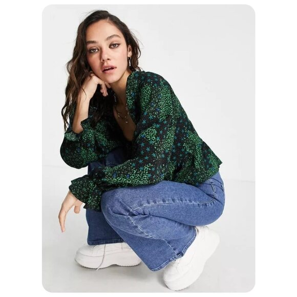 Topshop Tops - !! Topshop Green Mix Print Tie-Front Long Sleeve Top sz US 4